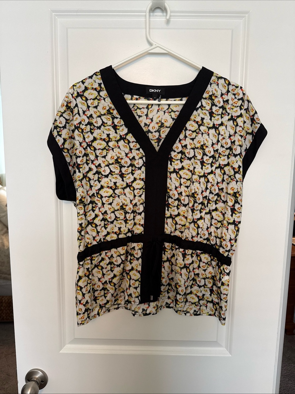 DKNY Womens Printed Cap Sleeve V Neck Top M